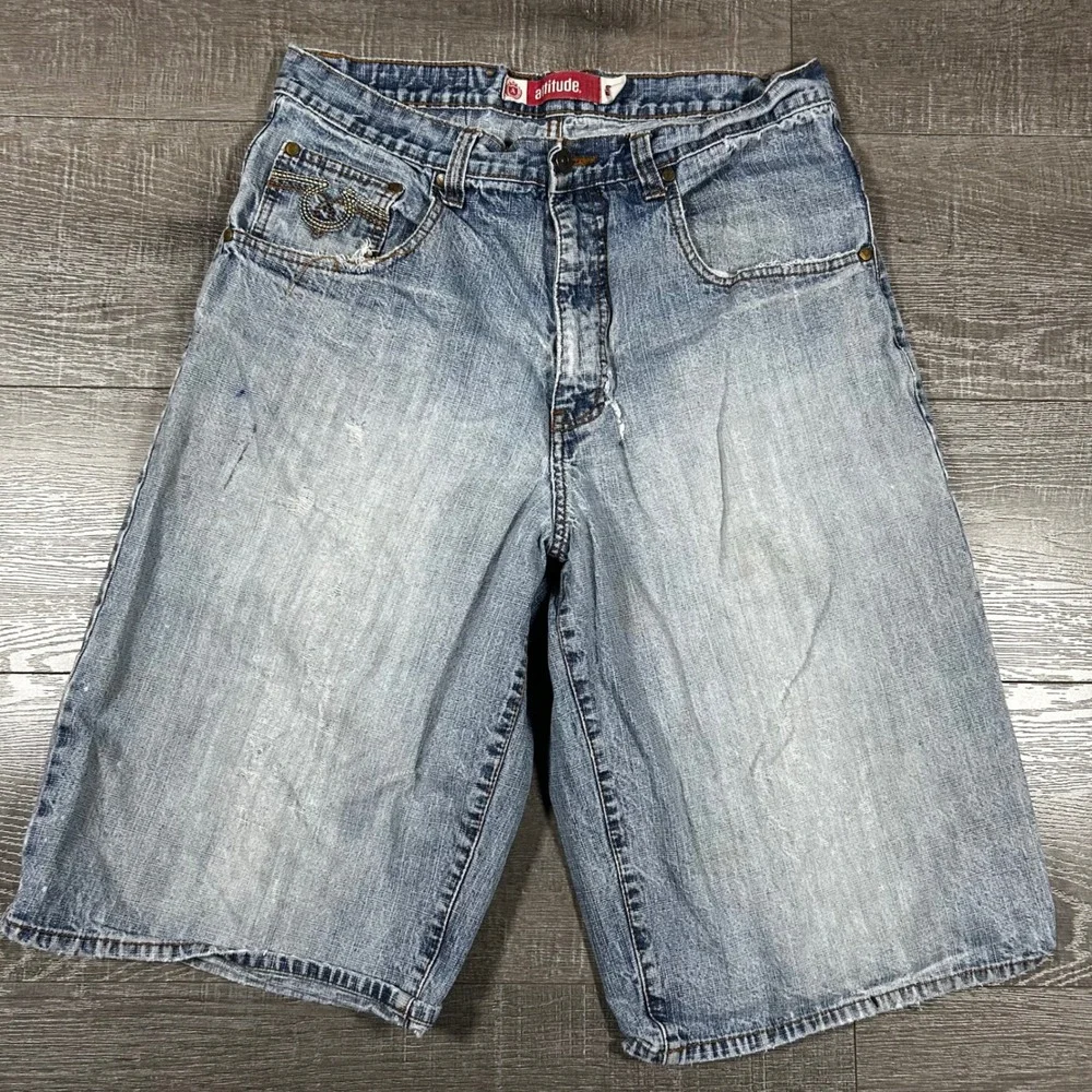 Attitude Mens Baggy Denim Shorts Light Wash Y2K Thrashed Embroidered Jorts 32